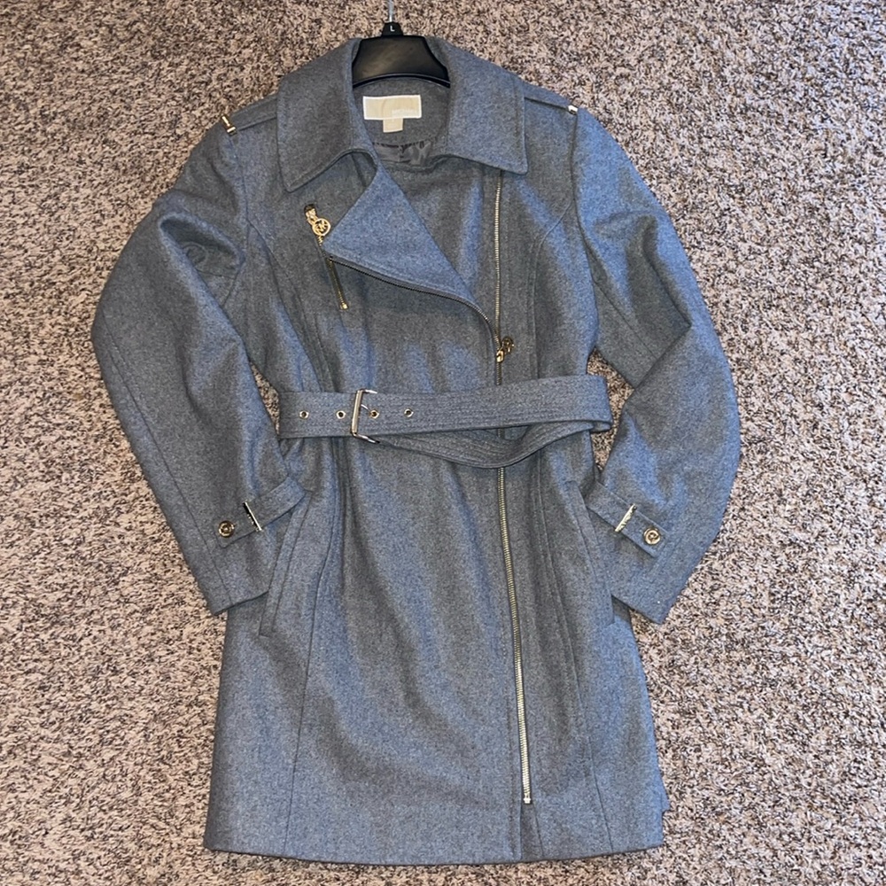 Beautiful Grey Michael Kors Peacoat! Flawless and ready for jeans or dresses🥰!
